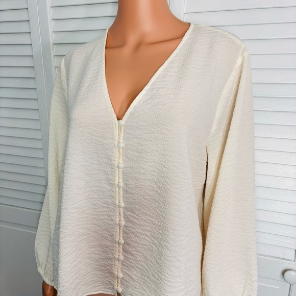 MADEWELL Cream Button Down Textured V-Neck Blouse Size XL - Picture 3 of 9
